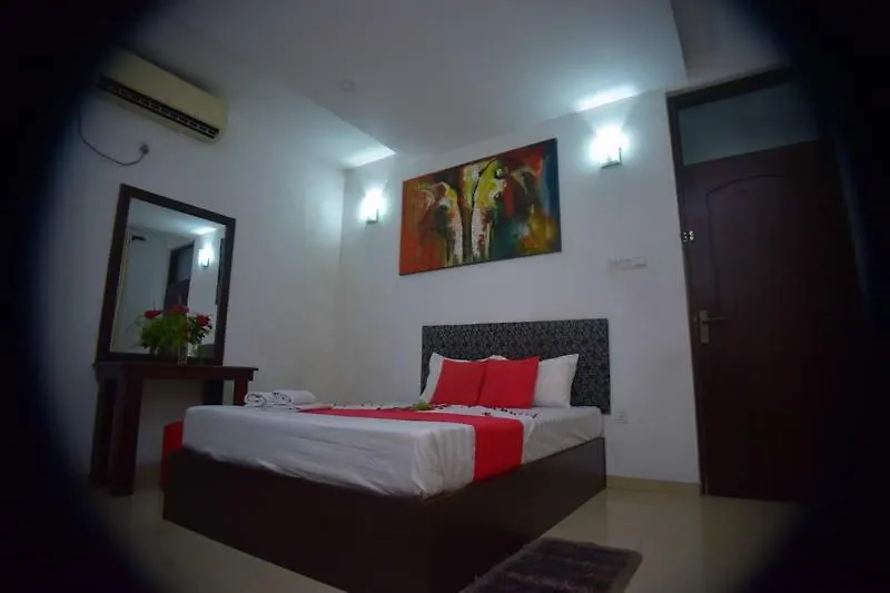 Airport Sanri Villa / Hotel Shiromi Katunayake