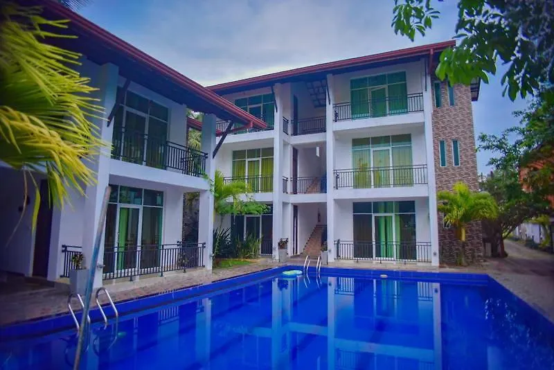 Airport Sanri Villa / Hotel Shiromi Katunayake