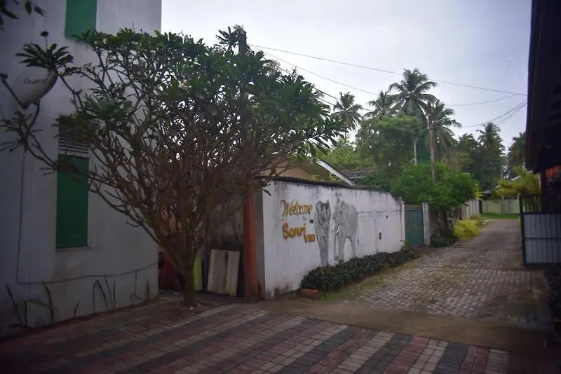 Airport Sanri Villa / Hotel Shiromi Katunayake