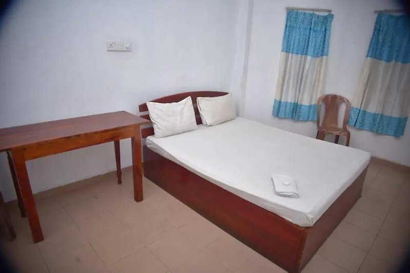 Airport Sanri Villa / Hotel Shiromi Katunayake