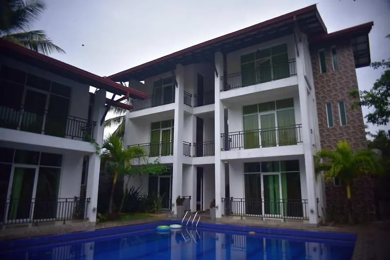 Airport Sanri Villa / Hotel Shiromi Katunayake