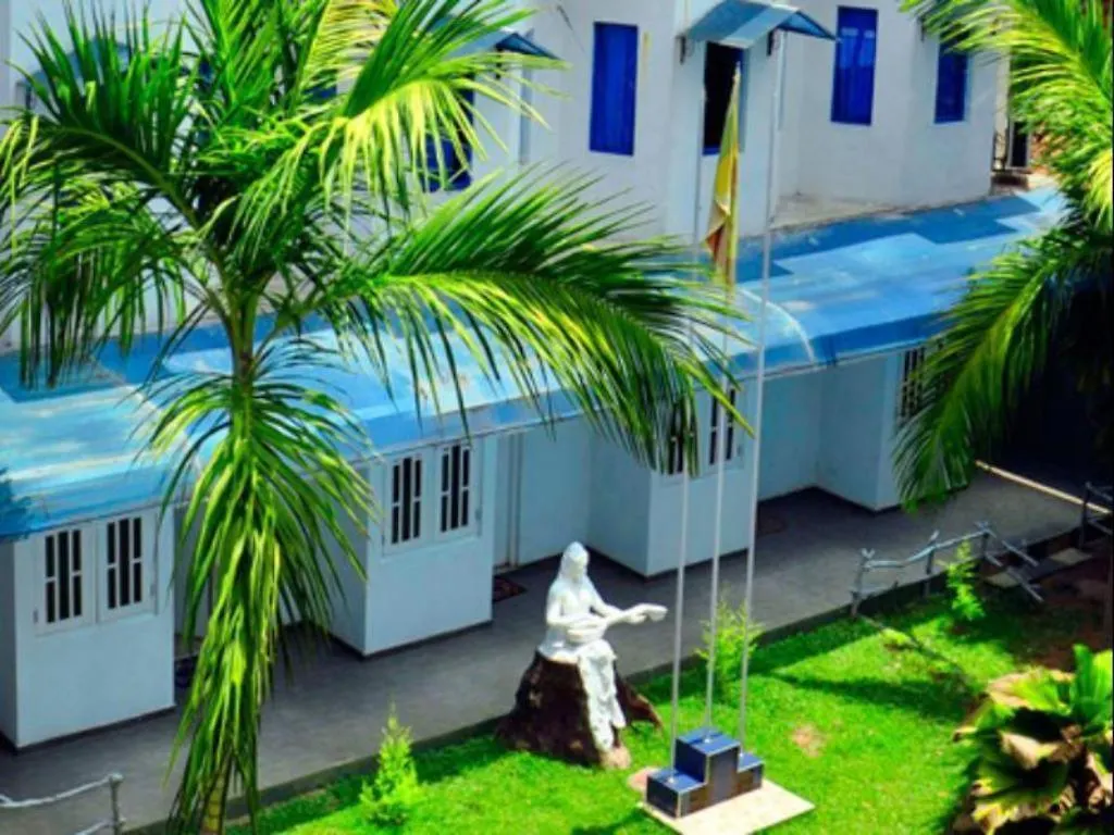Airport Sanri Villa / Hotel Shiromi Katunayake