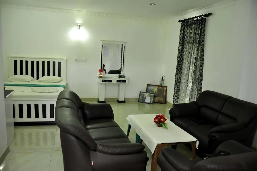 Airport Sanri Villa / Hotel Shiromi Katunayake