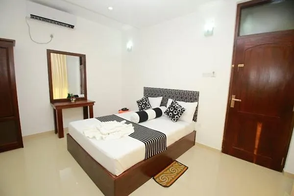 Airport Sanri Villa / Hotel Shiromi Katunayake