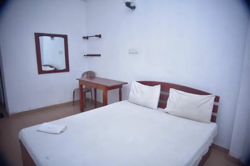 Airport Sanri Villa / Hotel Shiromi Katunayake