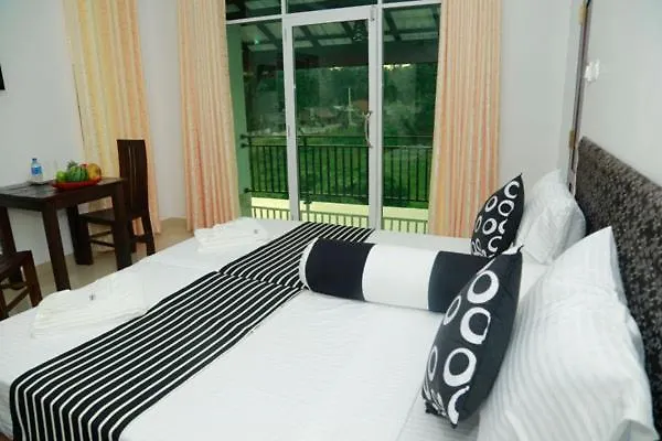 Airport Sanri Villa / Hotel Shiromi Katunayake