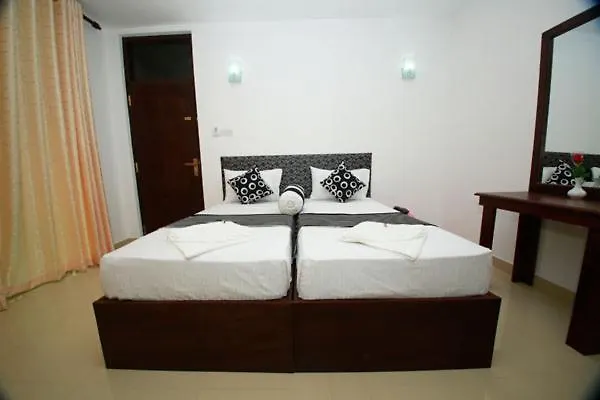 Airport Sanri Villa / Hotel Shiromi Katunayake