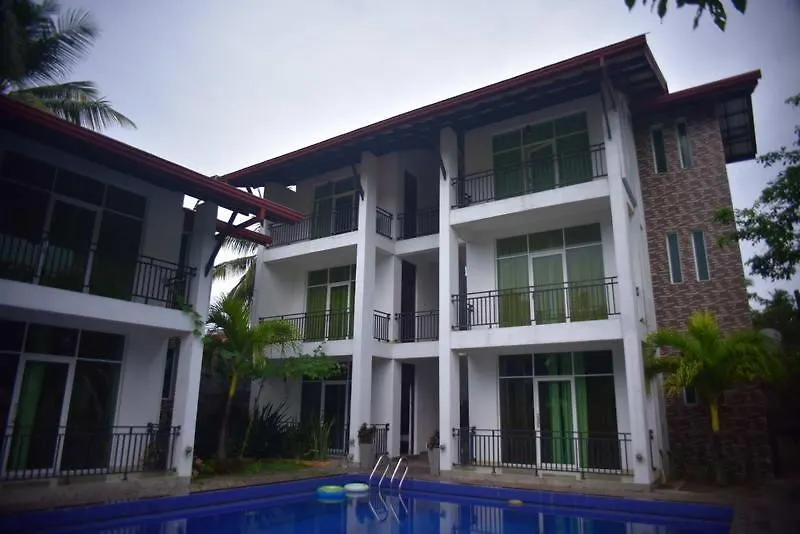 Airport Sanri Villa / Hotel Shiromi Katunayake