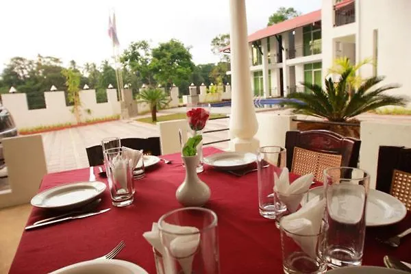 Airport Sanri Villa / Hotel Shiromi Katunayake Sri Lanka