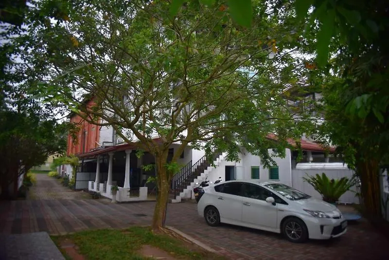 Airport Sanri Villa / Hotel Shiromi Katunayake