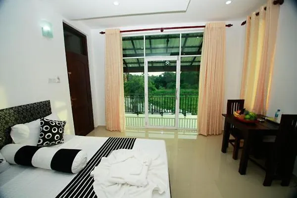 Airport Sanri Villa / Hotel Shiromi Katunayake 3*,